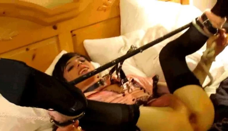 Nyxi FUCKTOY for Daddy DOGGIE and FACIAL with Tia Tizzianni