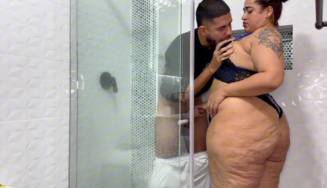 I invited a neighbor to fix the shower and I got fucked by him presenting Hanna Miills, Anonimo Silvana 2026/FullHD