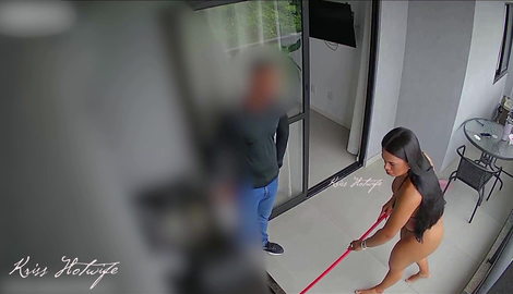 My husband, the cuckold, called a barber, and I, like a true slut, greeted him in a tiny, see-through bikini. with hot models Kriss Hotwife, Realizador Baiano, Cuckold Da Kriss 2026/FullHD