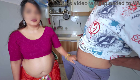 First Time Desi Padosan Bhabhi Came Alone in Kitchen for Lund Oil... Unexpected Desi POV viral Hindi Video. with adorable models Naveen, Pinkicutee 2026/FullHD