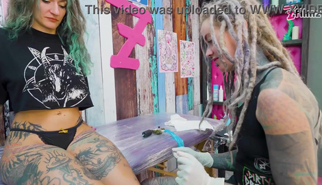 Tattoo Apprentice distracted from work by Customer SUCKING COCK while getting tattooed with attractive models Anuskatzz, Edone Kaliyuga, Nikolaz Zpageti 2026/FullHD