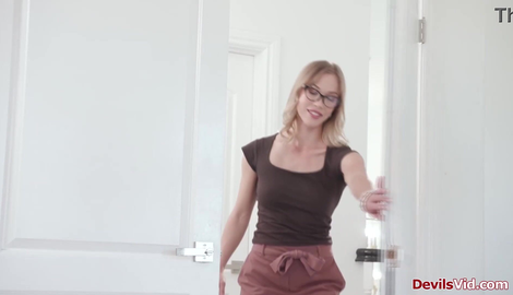 Stepdaughter almost got caught by stepmom fucking her bf starring gorgeous models River Lynn, Mighty Dee 2026/FullHD