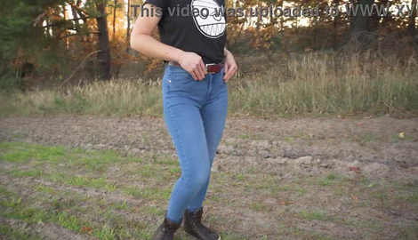 Stepsis Teases Cameltoe Pussy In Blue Jeans Outdoors 2026/FullHD