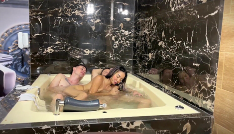 SEXY LATINA ACCEPTS HER FRIENDS' INVITATION, THEY FUCK HER HARD IN THE JACUZZI - THEYOUNGNICO 2026/FullHD