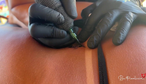 The blonde paid for the tattoo with her vagina because it was smooth. with seductive models Alicia Beatriz, Rigo Oliveira 2026/FullHD