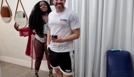 Behind the scenes of the recording with BBW Perola Pretinha giving anal sex to a well-endowed man and receiving a lot of cum in her mouth. with popular models Jr Doidera, Thiago Escobar, Priscila Bangu 2026/FullHD