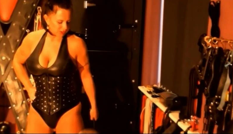 LADY ROCHESTER – Punished for Perving