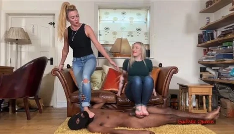 Squishysax - Miss Suzanna Maxwell and Miss Anna Elite - Pop Or Pass with Sadistic Queens