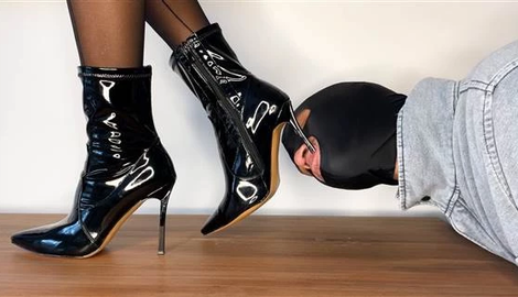 THE EXECUTIVE S BOOT LICKER and PANTYHOSE SLAVE - lick my boots clean then SUCK all the sweat from my pantyhose or while I gagg yo with ENOLA