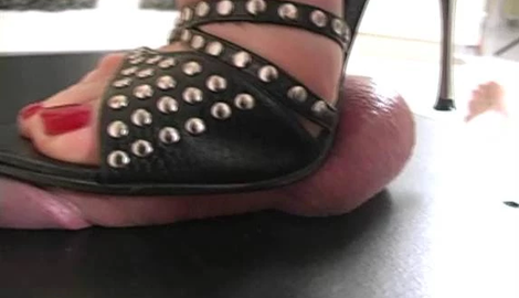 Stomp out balls with Brianna Beach, Jean Bardot