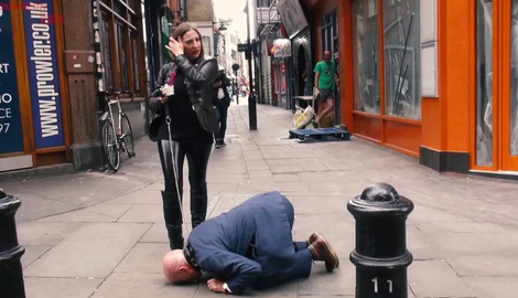 CRUEL ENGLISH FEMDOM – FED LIKE A D0G IN PUBLI with Mistress Evilyne