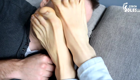 [Femdom 2018] Czech Soles – Hangover, sexy BIG feet, crazy foot worship [Big Feet, Huge Feet, Foot Worship, Footlicking, Foot Licking]