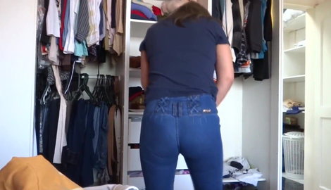 My stepmother with a big ass puts on jeans and shows off for me while I masturbate with Ardientes69 2026/FullHD