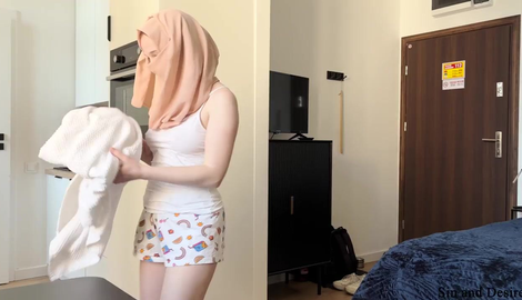 "I've never seen anything like that before." Shy arab stepmom can't take her eyes off her stepson's uncut dick in a shared bed. with incredible models Zephyra Brown, Ethan Larsson 2026/FullHD
