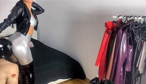 Silver Leggings Ass Worship And Facesitting with Evil Woman