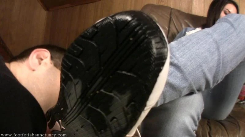 Foot Fetish Sanctuary – Inside, Out Of Amanda's Sneakers with Goddess Amanda - 2023/HD