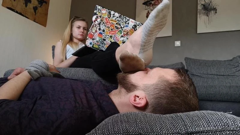 emmyfeetandsocks – Sometimes I Take My Bf as a Footrest Bc Well I Can - 2023/HD