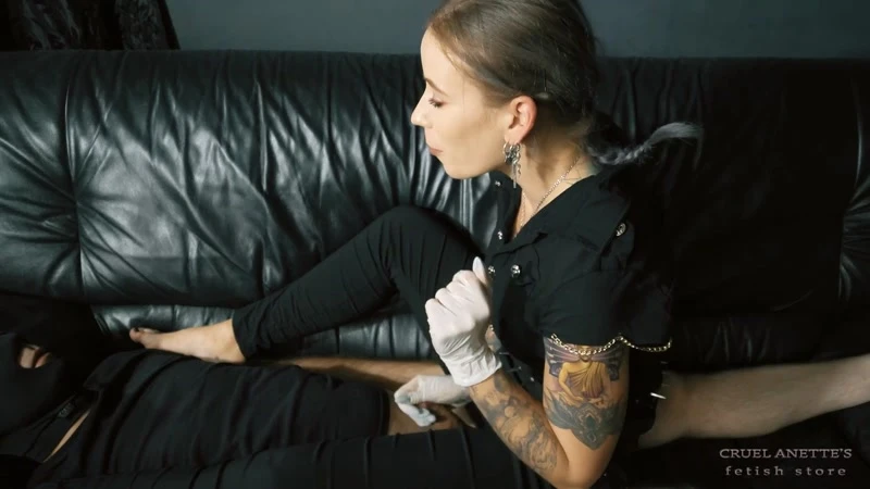 Spanking The Slacker Office Worker with Lux Lives - 2022/FullHD