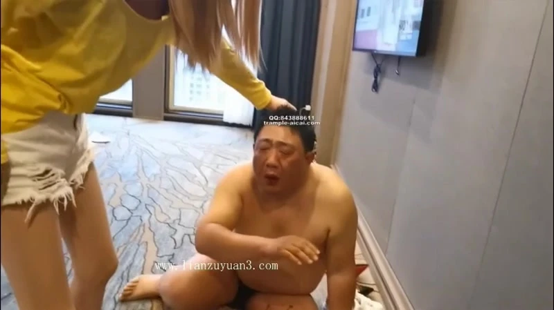 Cruelly kick lips with Krystal - 2022/SD