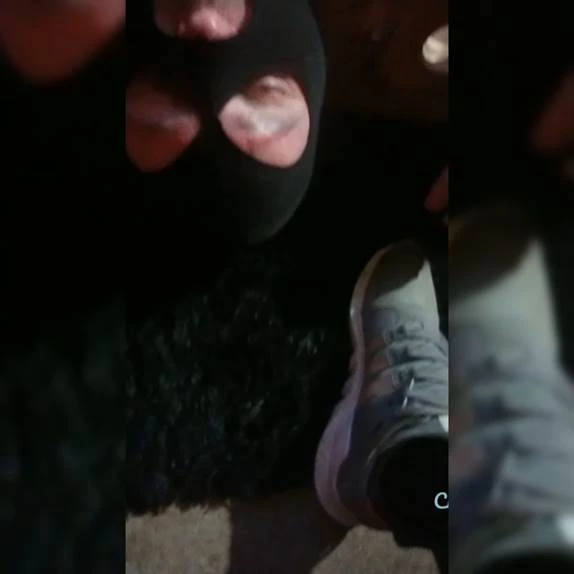 Smelly trainer worship with Goddess Aveena - 2024/SD