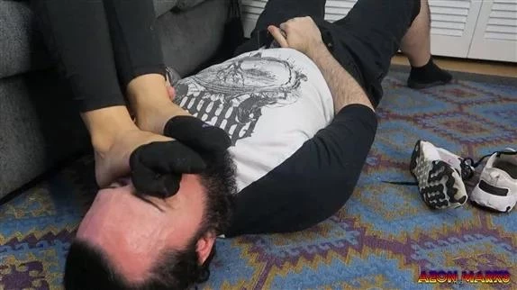 Cum To My Feet While I Play On My Phone - 2025/FullHD