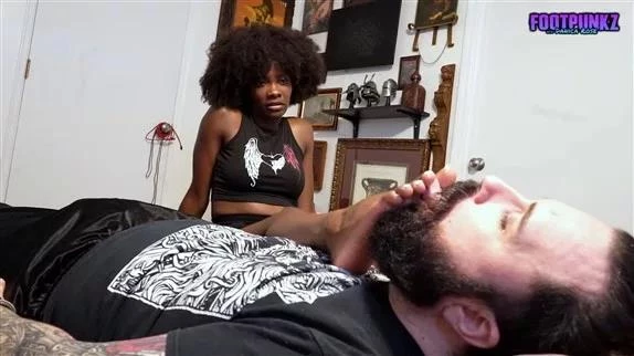 Haitian Beauty Gives Her First Handjob - 2025/FullHD