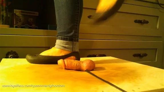 Queen Mandy - Stomping A Cock To Music! - 2025/HD