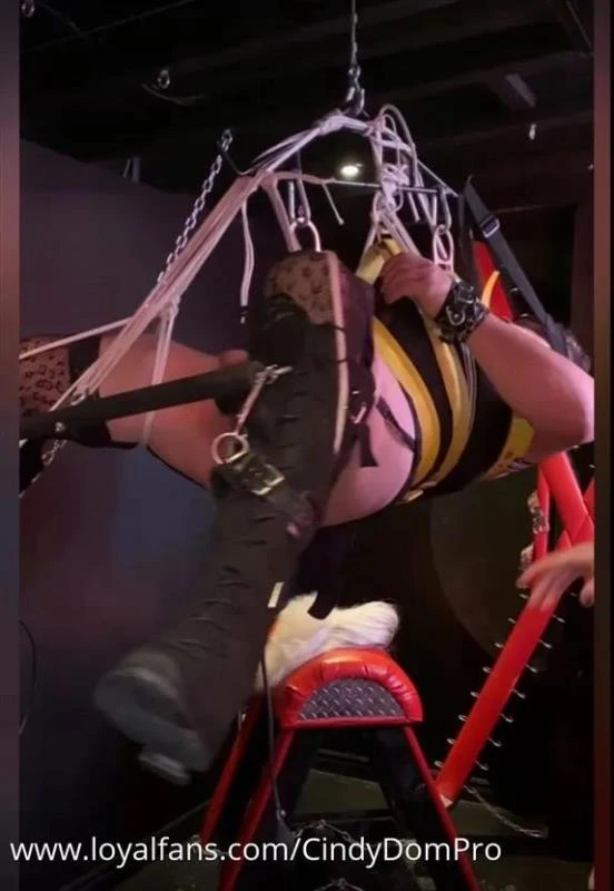 Well filled Suspension with Mistress Cindy - 2025/SD
