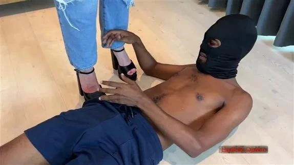 Squishysax - Eva Ray - 1st Time Squish with Sadistic Queens - 2025/FullHD