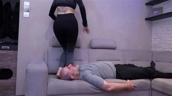 ROSALINA - Domina Personal Trainer - Innovative Breath Training - Facesitting And Humiliation In Sweaty Leggings GOPRO VERSION with FOXY Facesitting - 2025/FullHD