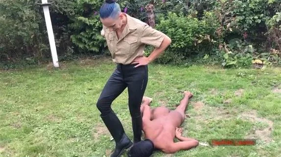 Squishysax - Padrona Era - 1st Time Squish - Giada Da Vinci with Sadistic Queens - 2025/FullHD