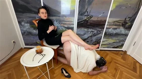 Domina Lee - Stepmommy House - Using A Cuckold As Furniture Ignored Its Presence with Mommy House - 2025/FullHD