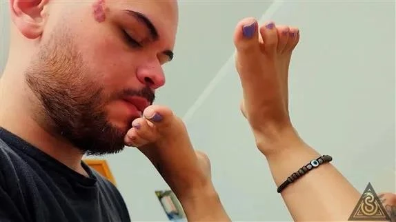 A Tongue Bath For My Delicate Feet with Mean Girls Foot Domination - 2026/FullHD