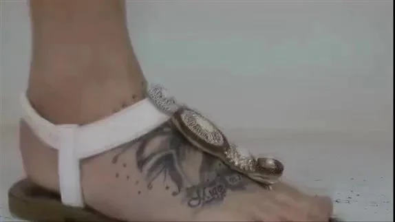 High Heel Heidi Side cockcrush With Sandals And Footjob 1 - 2026/SD