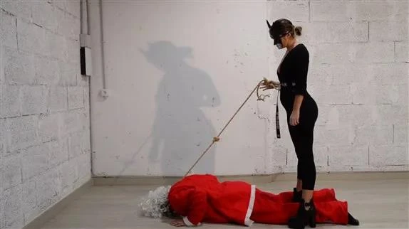 Ballbusting Santa Claus - 2026/FullHD